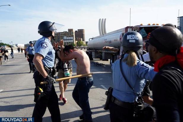 ورود تانکر سوخت در میان معترضان