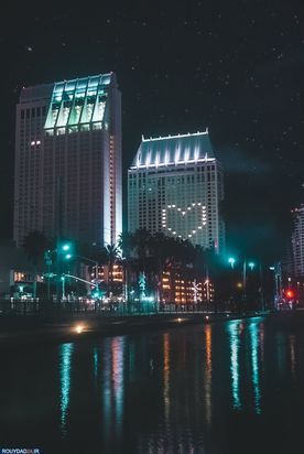 در خانه بمانیم