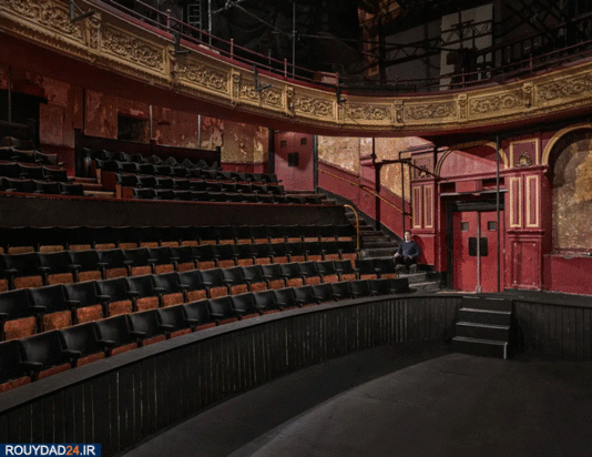 تئاترها همچنان بسته می‌مانند