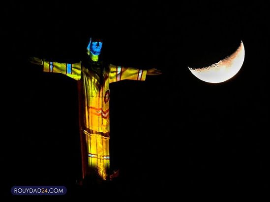 تصاویری از کادر درمان بر مجسمه مسیح