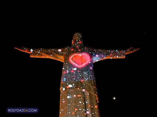 تصاویری از کادر درمان بر مجسمه مسیح