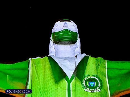 تصاویری از کادر درمان بر مجسمه مسیح