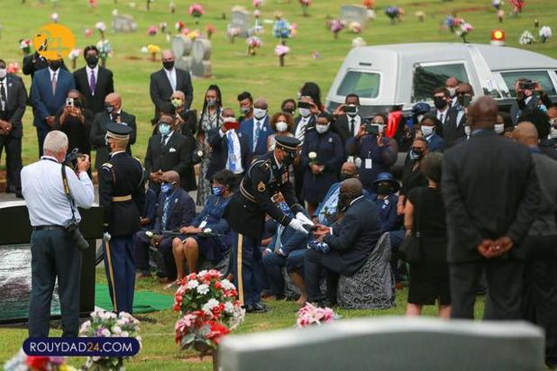 تشییع جنازه جان لوئیس