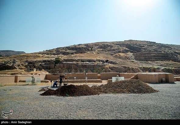 کشف اسکلت انسانی در تخت جمشید