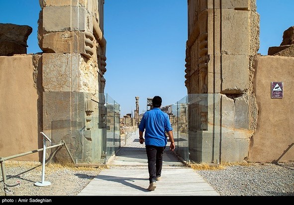 کشف اسکلت انسانی در تخت جمشید