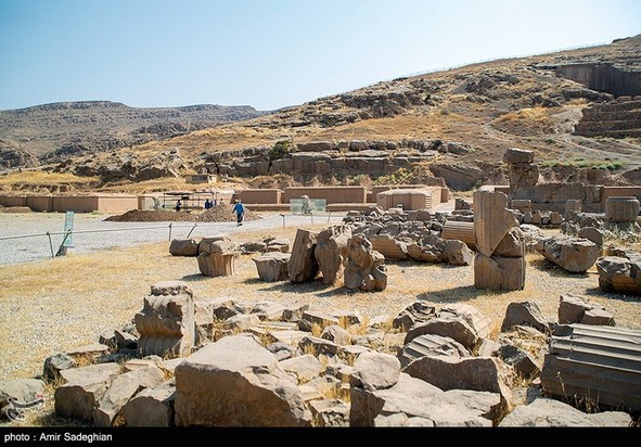 کشف اسکلت انسانی در تخت جمشید