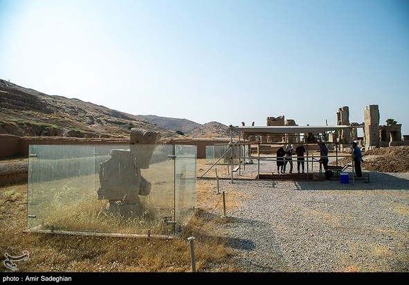 کشف اسکلت انسانی در تخت جمشید