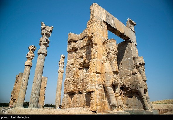 کشف اسکلت انسانی در تخت جمشید