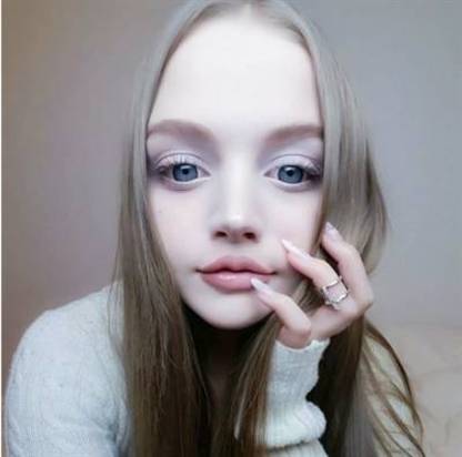 دختر عروسکی