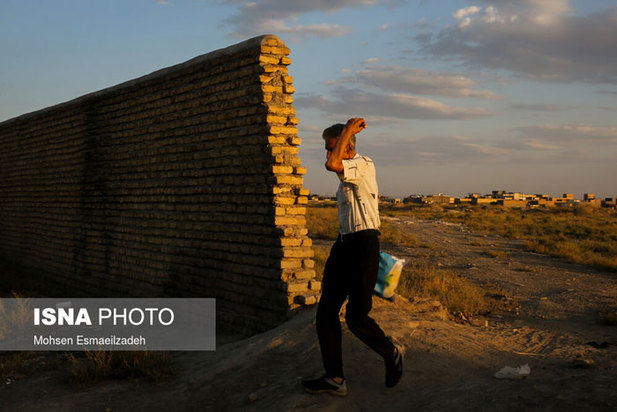 در حاشیه همت آباد