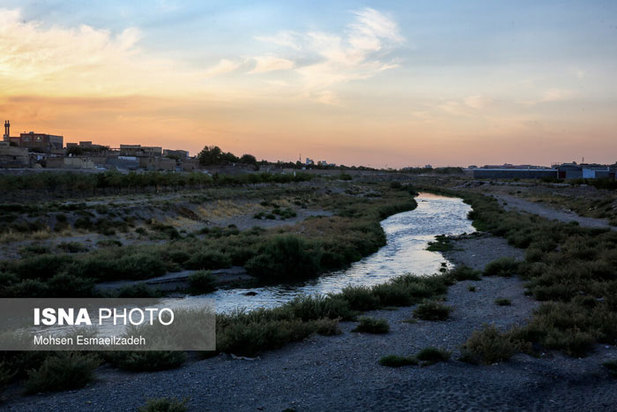 در حاشیه همت آباد