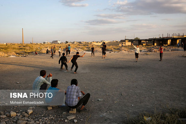 در حاشیه همت آباد