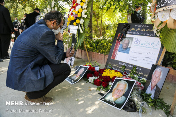 خاکسپاری اکبر عالمی