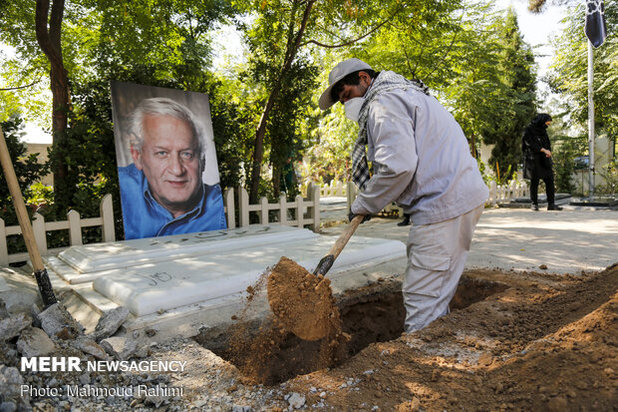 خاکسپاری اکبر عالمی