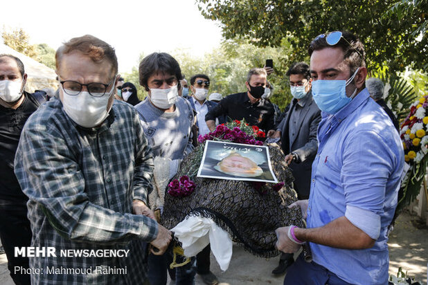 خاکسپاری اکبر عالمی