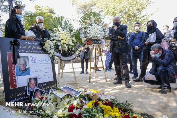 خاکسپاری اکبر عالمی