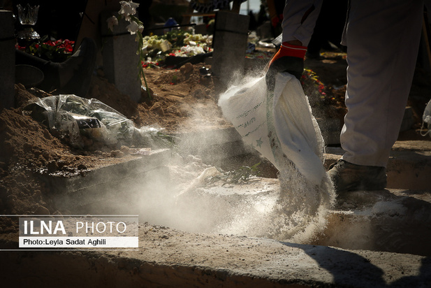 قربانیان کرونا در دل خاک