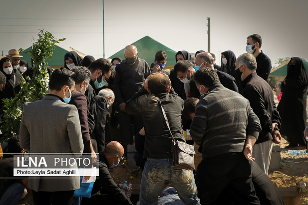 قربانیان کرونا در دل خاک