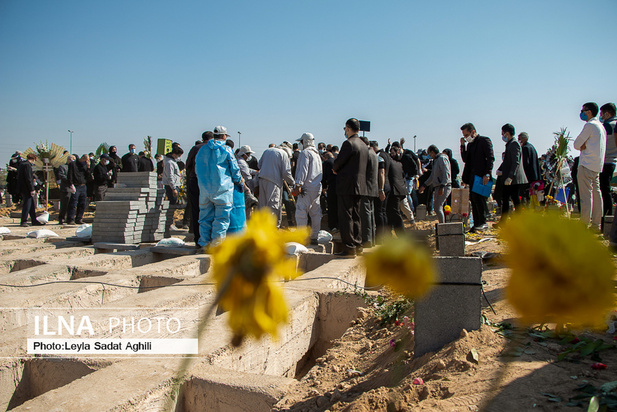 قربانیان کرونا در دل خاک