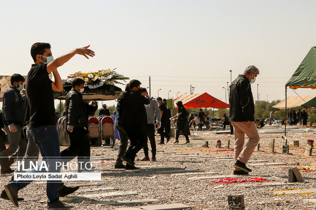 قربانیان کرونا در دل خاک