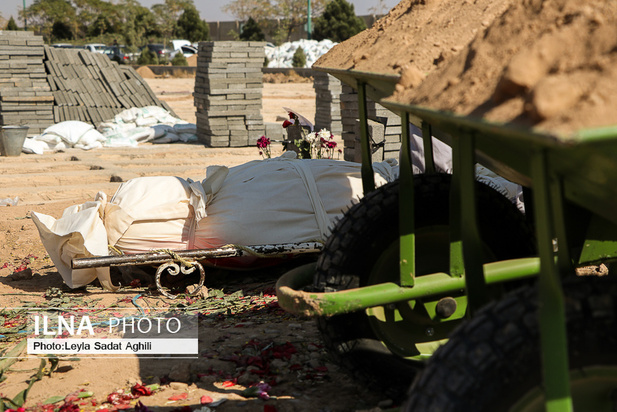 قربانیان کرونا در دل خاک