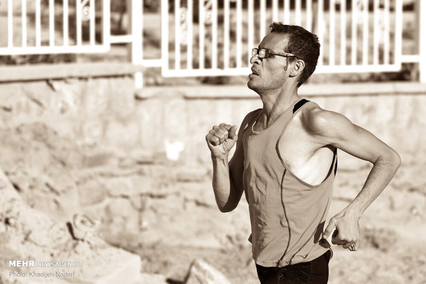 تمرینات دو و میدانی کم بینایان و نابینایان