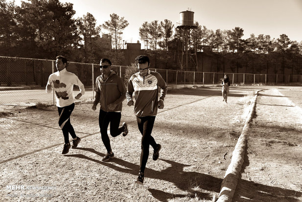 تمرینات دو و میدانی کم بینایان و نابینایان