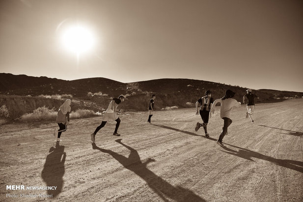 تمرینات دو و میدانی کم بینایان و نابینایان