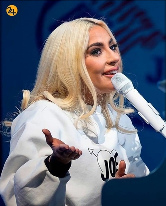 لیدی گاگا و بایدن