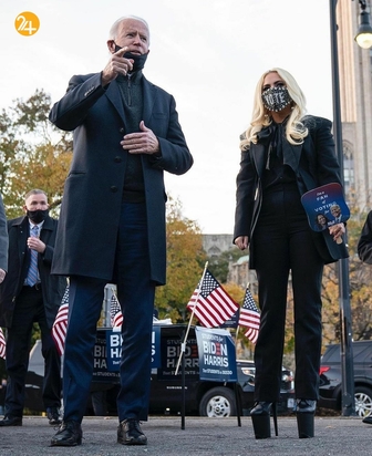 لیدی گاگا و بایدن