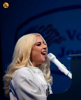 لیدی گاگا و بایدن