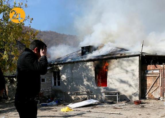 به اتش کشیدن خانههای ارمنستان