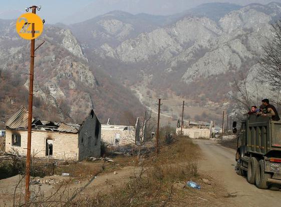 به اتش کشیدن خانههای ارمنستان