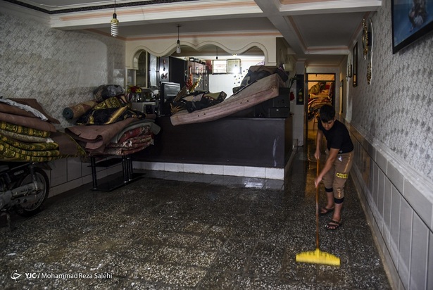 رفع آبگرفتگی اهواز توسط نیروهای مردمی