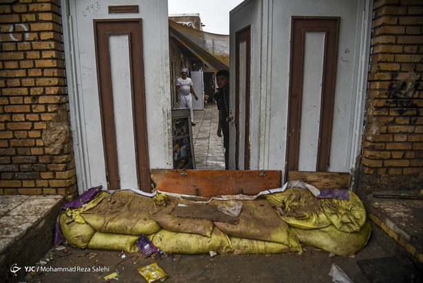 رفع آبگرفتگی اهواز توسط نیروهای مردمی