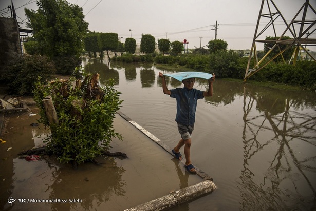 رفع آبگرفتگی اهواز توسط نیروهای مردمی