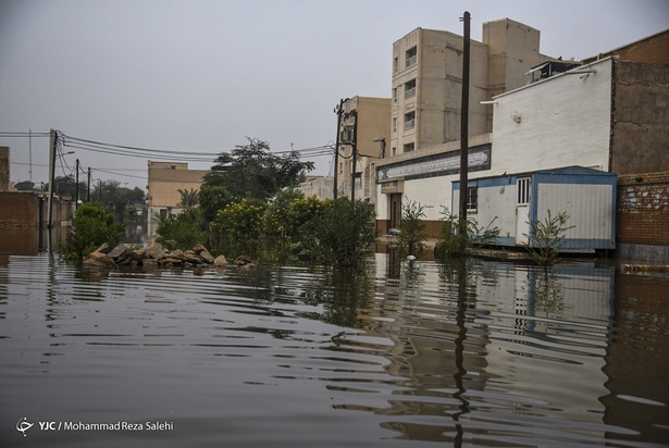 رفع آبگرفتگی اهواز توسط نیروهای مردمی