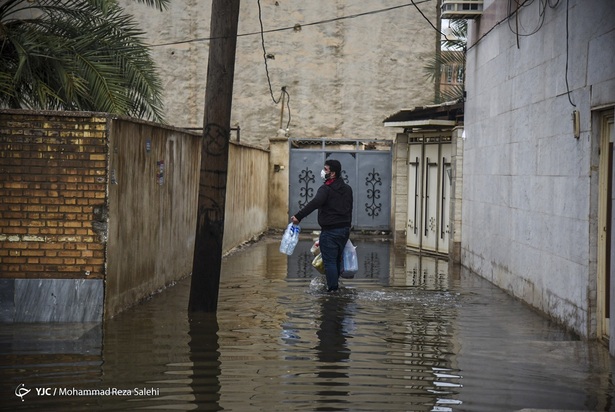 رفع آبگرفتگی اهواز توسط نیروهای مردمی