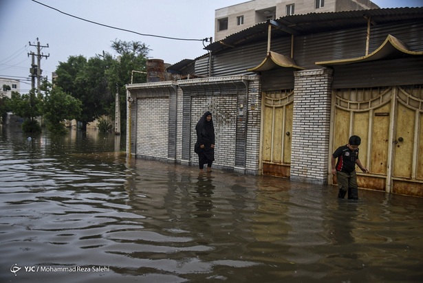 رفع آبگرفتگی اهواز توسط نیروهای مردمی