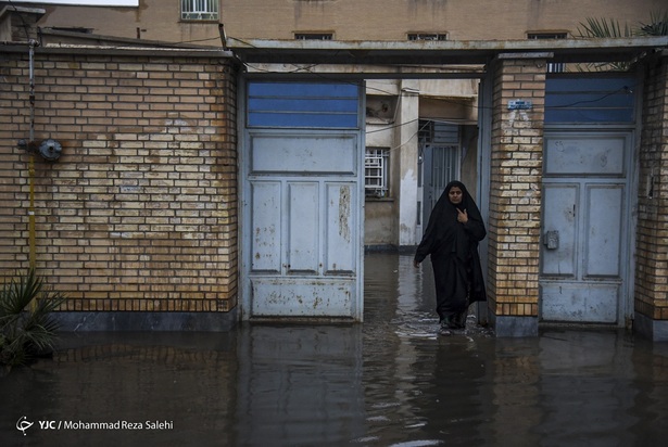 رفع آبگرفتگی اهواز توسط نیروهای مردمی
