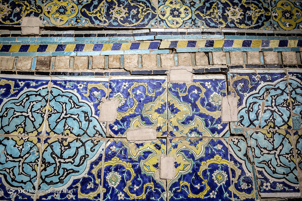 پشت پرده میدان نقش جهان