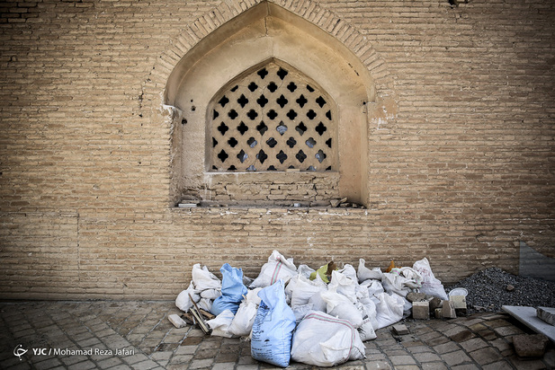 پشت پرده میدان نقش جهان