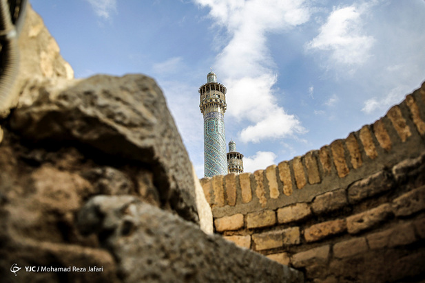 پشت پرده میدان نقش جهان