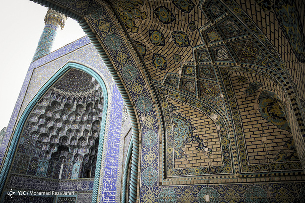 پشت پرده میدان نقش جهان