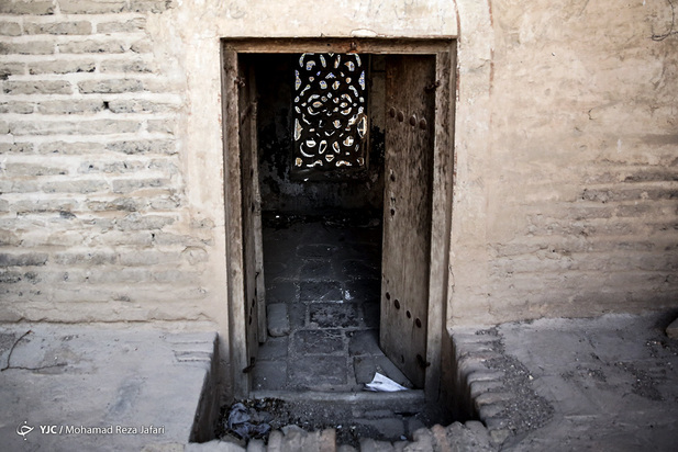 پشت پرده میدان نقش جهان