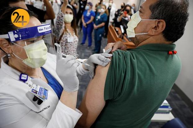 اولین کسانی که در آمریکا واکسینه شدند