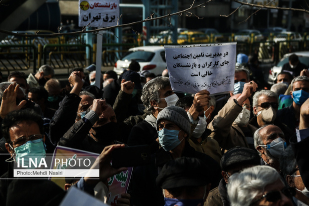 تجمع بازنشستگان کارگری مقابل تامین اجتماعی