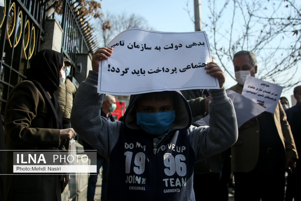 تجمع بازنشستگان کارگری مقابل تامین اجتماعی