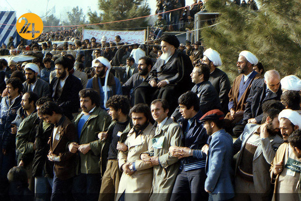 تصاویر روز بازگشت روح الله خمینی به ایران