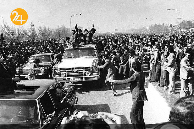 تصاویر روز بازگشت روح الله خمینی به ایران